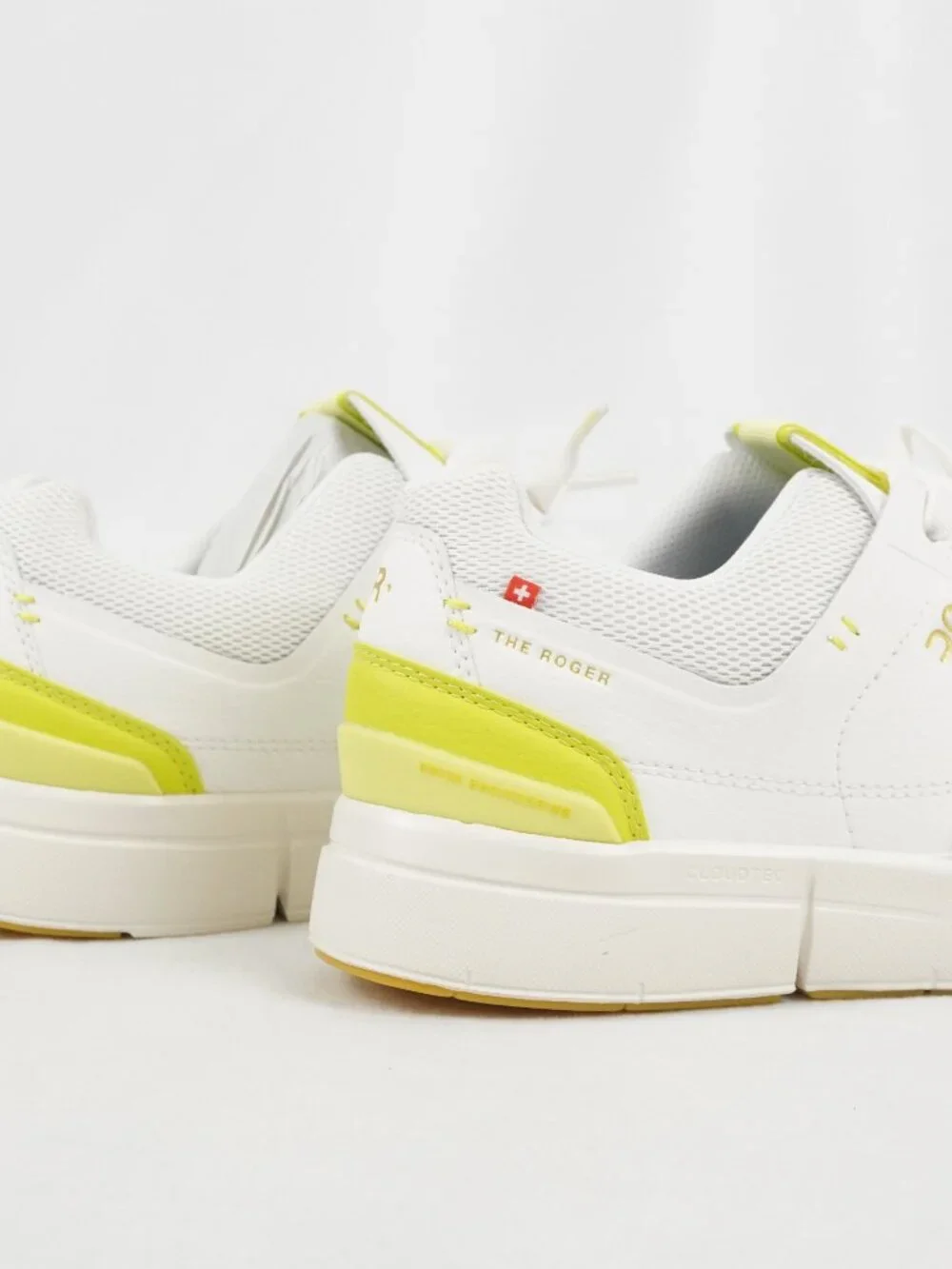 ON THE ROGER Centre Court Sneakers In White/Limelight - Women's Size 9 - NEW
